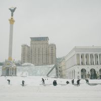 Сорок миллионов тонн снега. Снегопад превратил Киев в «блокадный город».